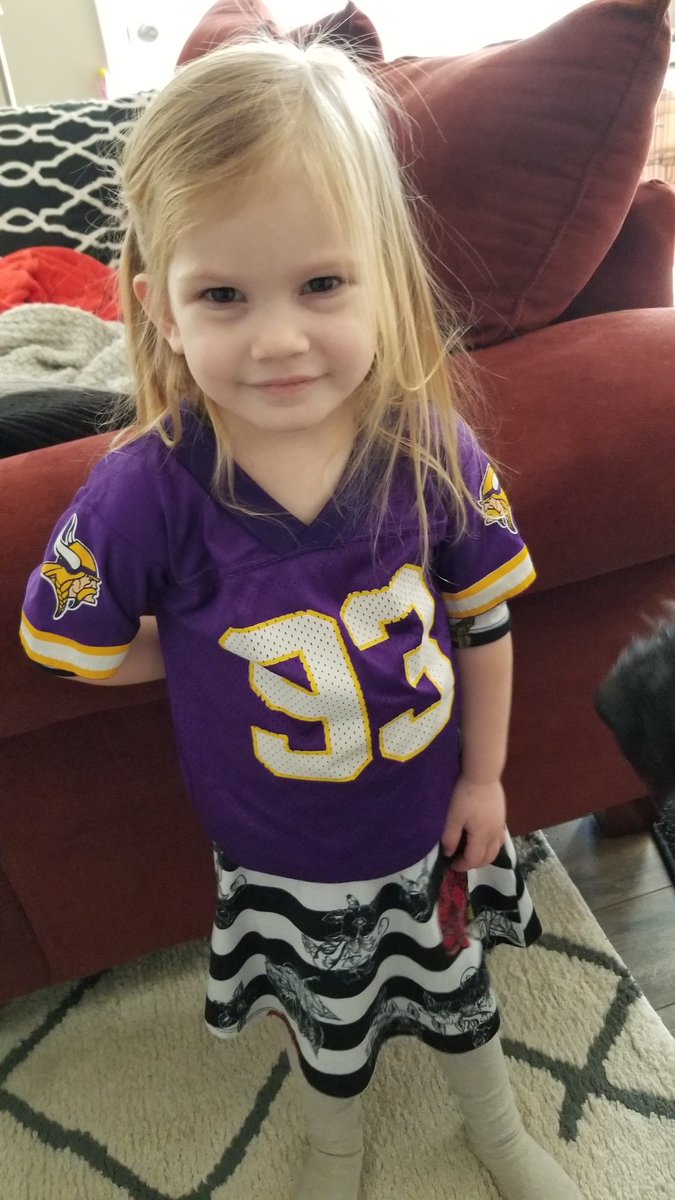 imabritton08's tweet photo. Cutest Vikings fan ever. This Colorado family is ready for the game. #goVikings #Skol #SkolVikes #beattheSaints @johnnyrandle93 your legend lives on https://t.co/lk3PWs0TpW