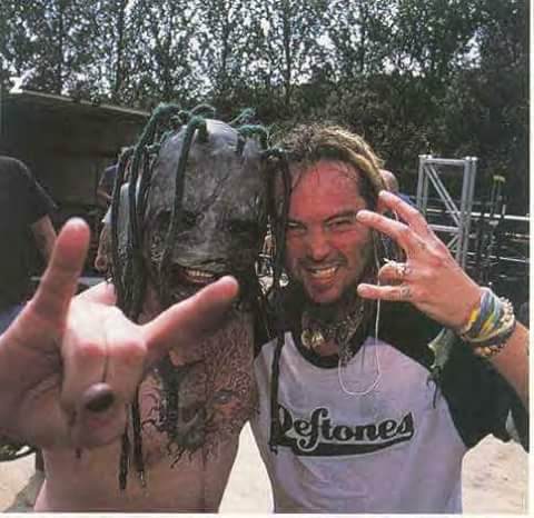 dead20182's tweet photo. @OfficialStaticX @systemofadown @TheSoulflyTribe @Disturbed @slipknot @Korn #WayneStatic #SerjTankian #MaxCavalera #CoreyTaylor #DavidDraiman #JonathonDavis #AllInTheFamily #NuMetal https://t.co/s26g3tEHCU