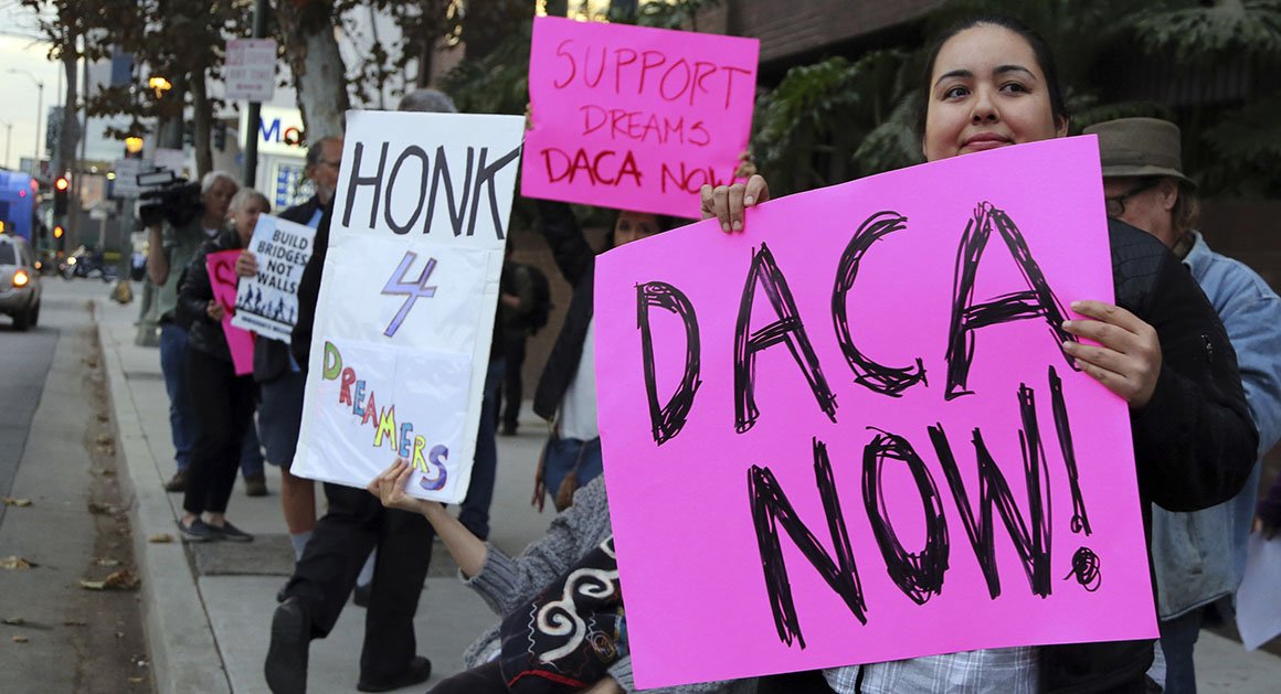 politico's tweet photo. Feds resume accepting renewals from 'Dreamers' https://t.co/zsdf9IaUWW https://t.co/u47QNVRMQI