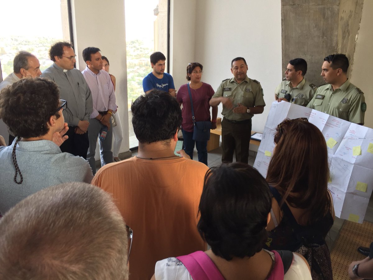 vej_santiago's tweet photo. #EnEstosMomentos Reunión de Coordinación #EquipoDeServicio a la espera de @ElPapaEnChile en @santuariomaipu @Iglesiastgo https://t.co/FDRgDQR9yN