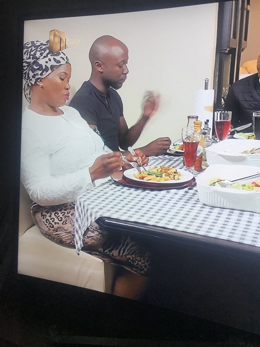 MoPhat_'s tweet photo. In life,I’m this lady! Not a single word from her. She’s here for the food.  #DateMyFamily https://t.co/3BOlJdRYFT