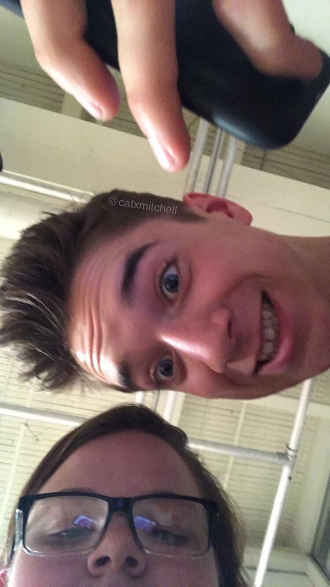 catxmitchell's tweet photo. rt for this ugly🤤🤤

#WhyDontWe #BestBoyBand #iHeartAwards https://t.co/En9K3EVXCQ