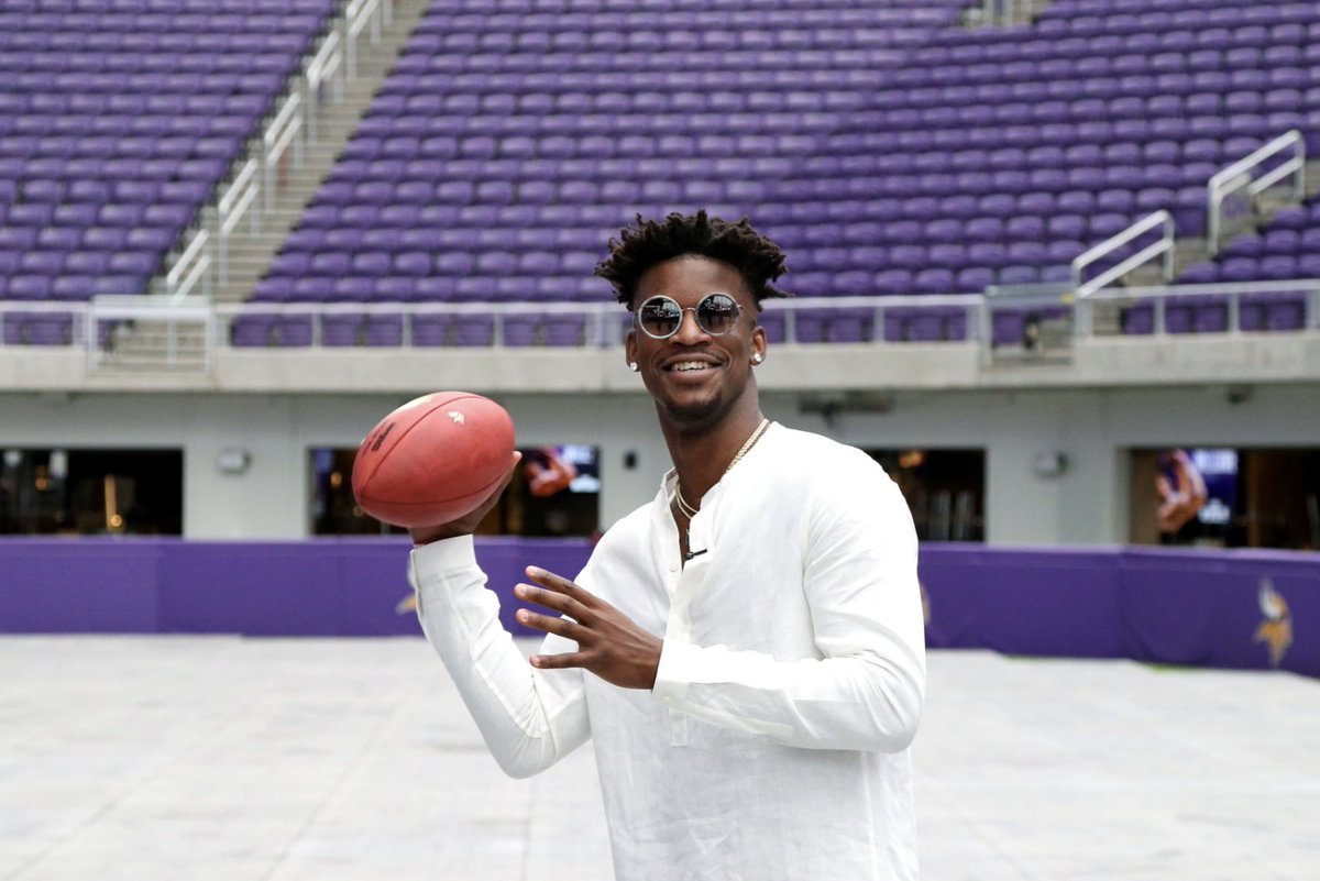 JimPeteHoops's tweet image. #NBAVote @JimmyButler Please RETWEET this because the @Vikings would want you to.