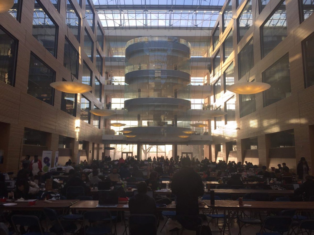 MissBriannaM's tweet photo. Good morning from the #nwHacks2018 event in beautiful British Columbia! Devs have been working all night long on some interesting RightMesh apps/hacks π #hackingrightmesh @Right_Mesh @nwHacks @blockchainubc https://t.co/fCzL6eNBM4