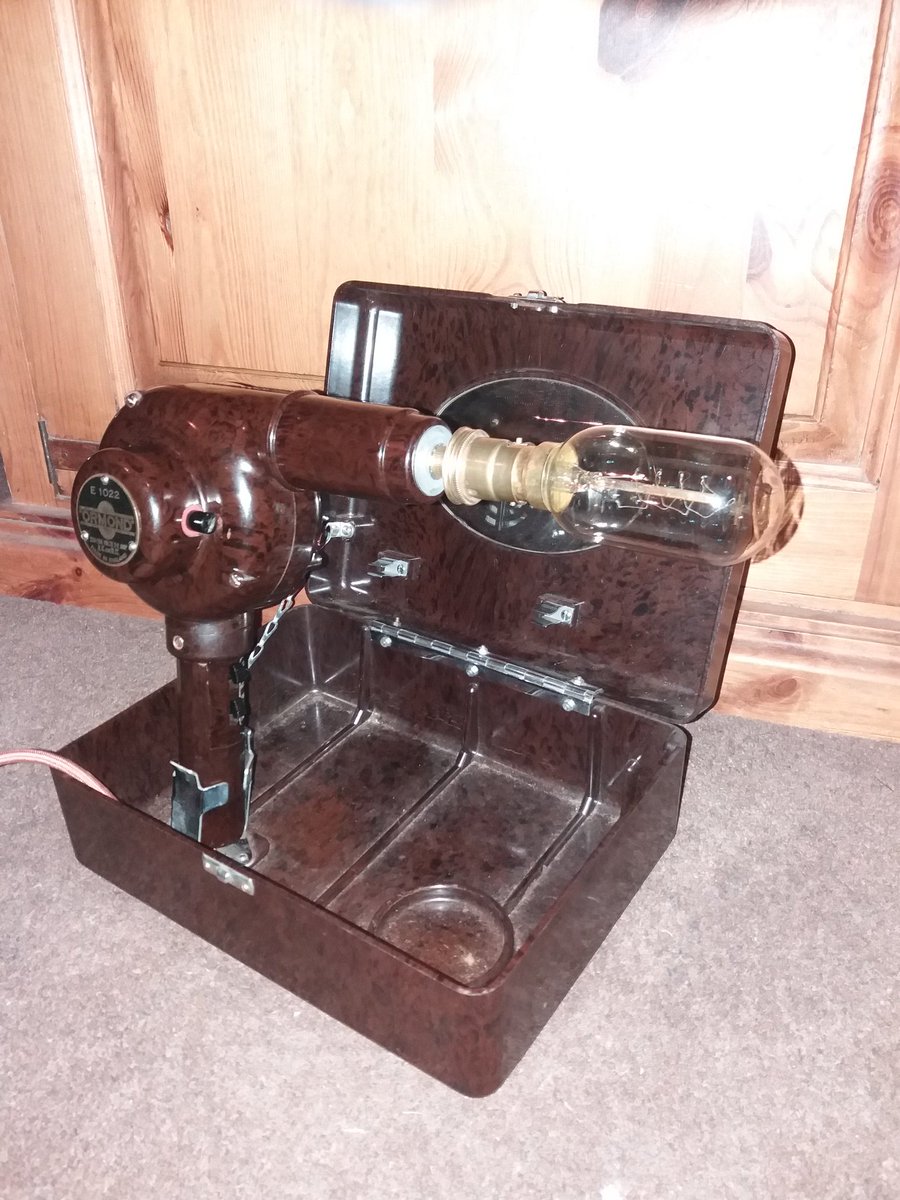 monkruss17's tweet photo. find @retreat_vintage #vintage #preloved #UpcycledHour #upcycled #reclaimed #reinvent #reuse #fillyourhouse #hairdresser #hairdryer #hairstylist #bakerlite #salvage https://t.co/cVfrdYBNcR