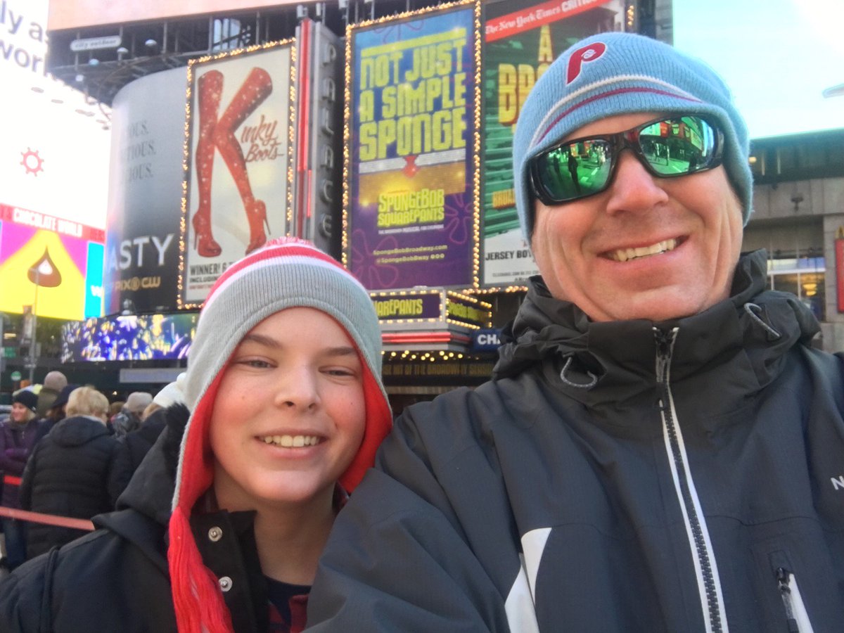 3DKingElvis's tweet photo. Spongebob with my plankton (@ Palace Theatre - @nederlanderbway in New York, NY) https://t.co/R9nH3ijfwl https://t.co/MH5VRfnGTl