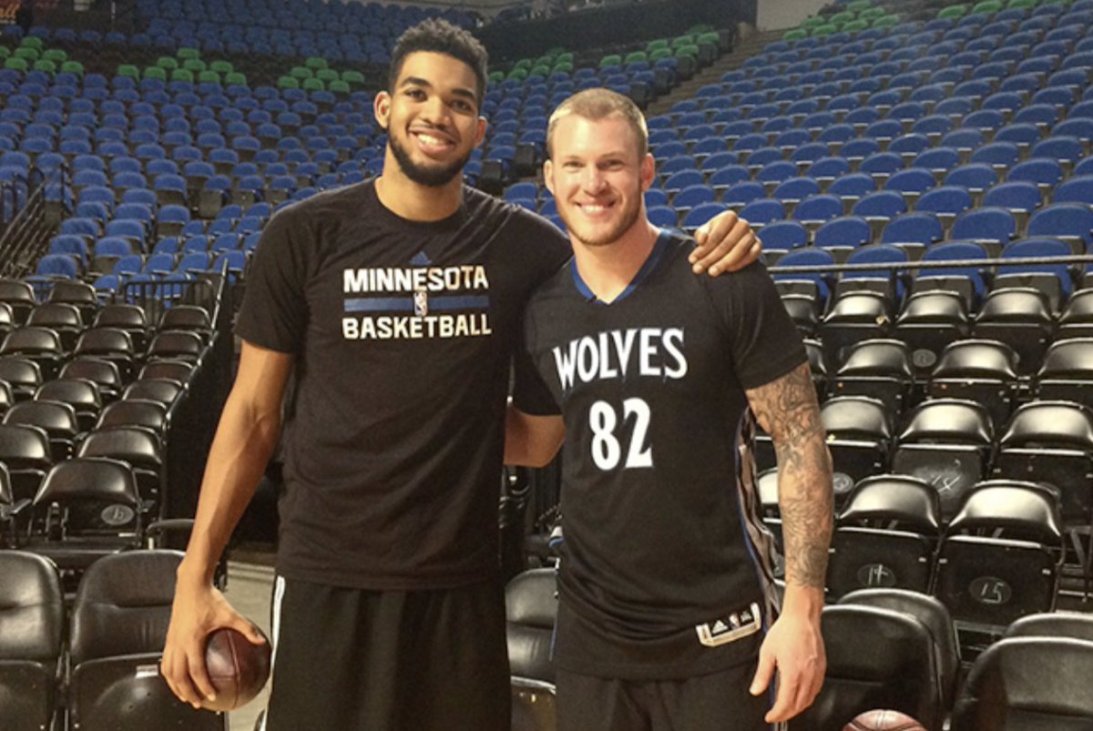 JimPeteHoops's tweet image. #NBAVote @KarlTowns Please RETWEET because @KyleRudolph82 would want you to. #SKOL Let's DO THIS!