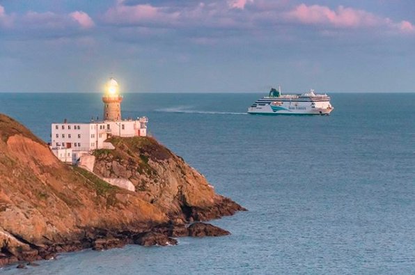 WrightsHowth's tweet image. A gorgeous capture of the Howth lighthouse by irvin.duguid on Instagram! #WrightsOfHowth #Howth