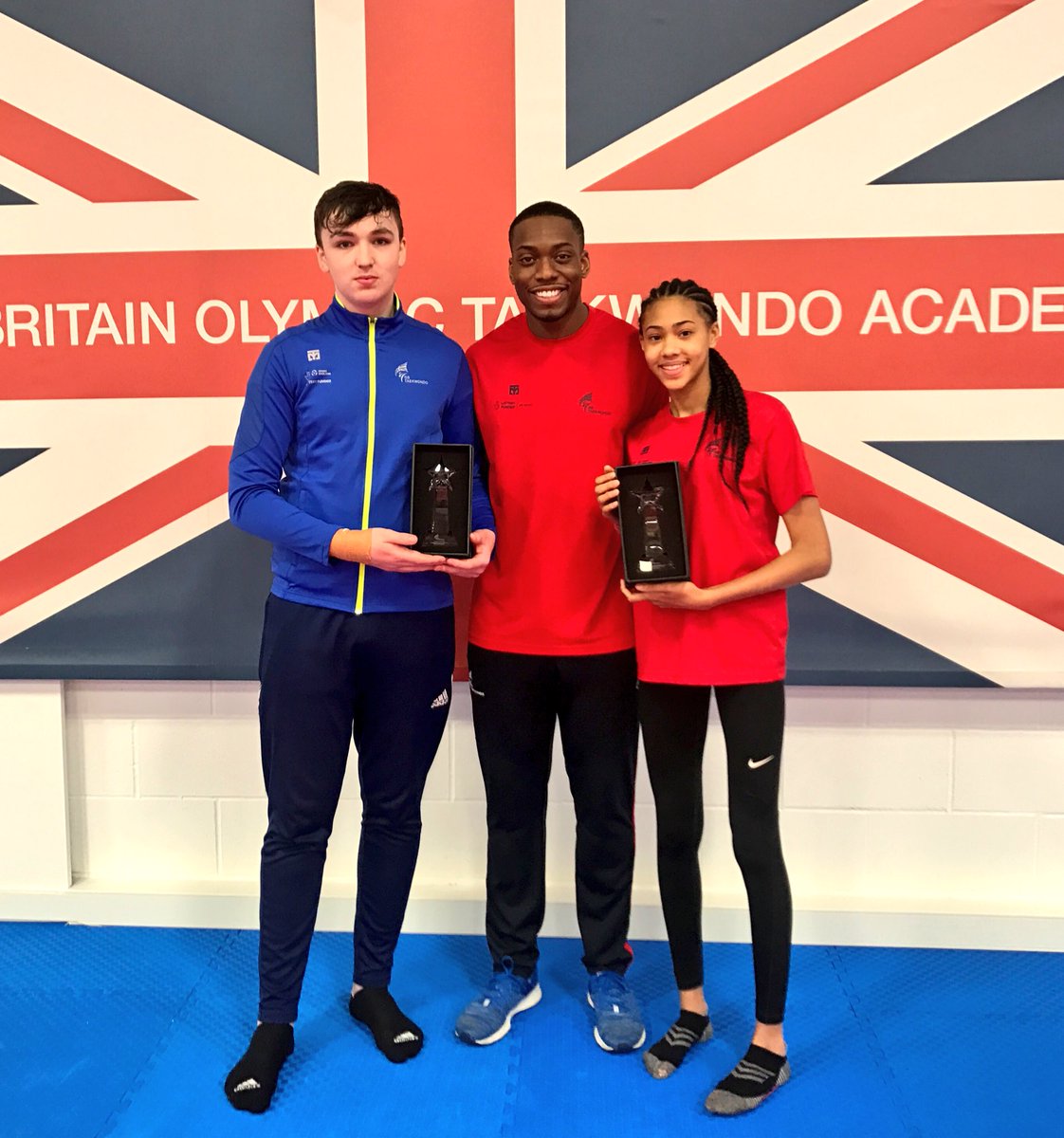 GBTaekwondo's tweet image. 📸📸📸

2️⃣0️⃣1️⃣7️⃣was quite the year for our youngsters!👌🏽

Let's give a huge round of applause to junior talents: Aaliyah Powell + Adrian Wagstaffe on winning the Development Squad's Female/Male Athlete of the Year! 👏🏻

#Taekwondo #FutureStars @Sport_England