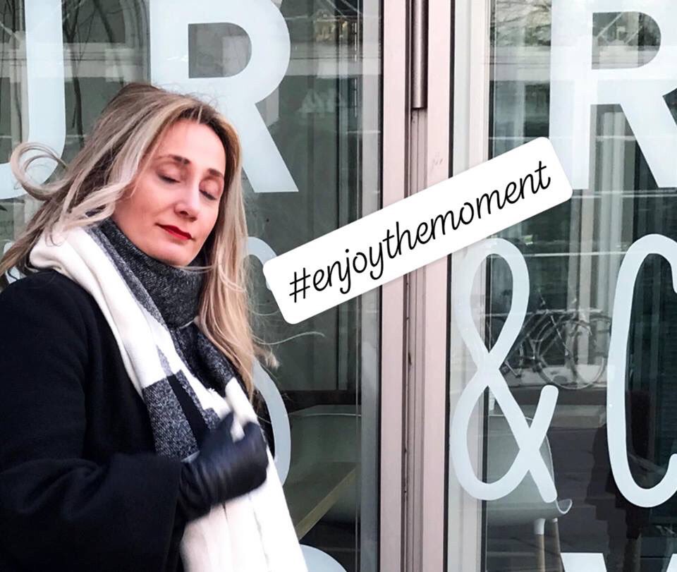 zeichenlust's tweet photo. #HappySunday – Have a #nice #sunday | With #love from #Düsseldorf | #AyferÖztürk #creativedirector #artdirector #eventstyler #designerlifestyle #zeichenlust #designbüro https://t.co/hhhNiGr5q1