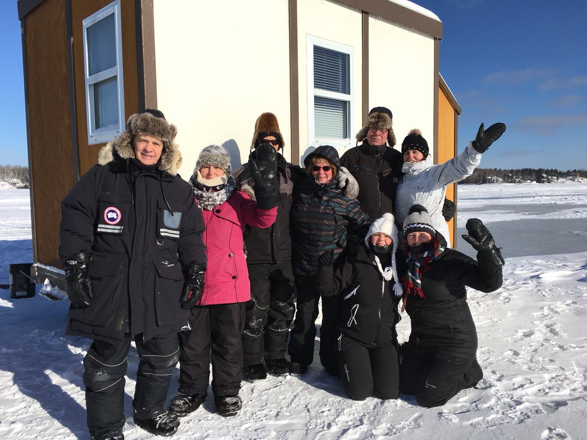 paradily's tweet photo. La famille Guilmette-Girard fête l’ouverture du site de pêche blanche du Lac Kénogami #rcsag https://t.co/7vzeFrJyr3