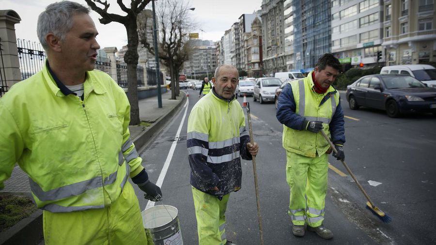 ¡Buenos días! El sábado pasado un grupo de cinco trabajadores encontró en las calles de A Coruña un bolso con 7.400 euros. Sin dudarlo, llamaron a la Policía Local para entregárselo. Su reacción ha recibido elogios y críticas ¿Tú qué harías en esa situación?