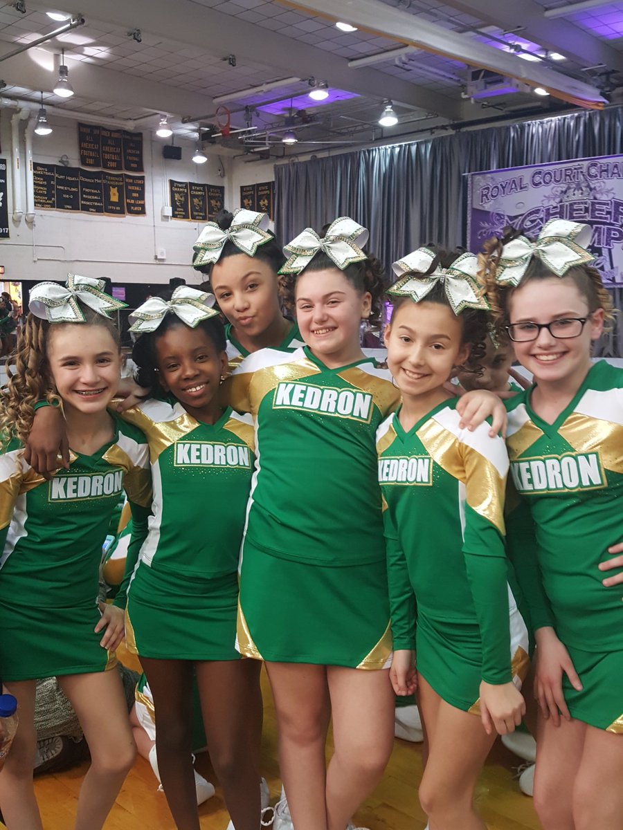 rustytaylor13's tweet photo. My daughter and her friends representing #KedronNation #ccecomps #cheerchampselite #royalcourtchallenge 💚💛💚💛 #KYA 🎉 https://t.co/CzAC90I28Q