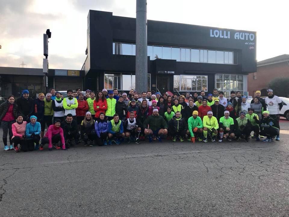 PassoCapponi's tweet photo. Allenamento collettivo #illol 2018: zero euro di iscrizione, no pacco gara, molto divertimento e 20 km portati a casa!!! Grazie a tutti #runners #bologna #roadtomarathon https://t.co/WAPrJx7sUu