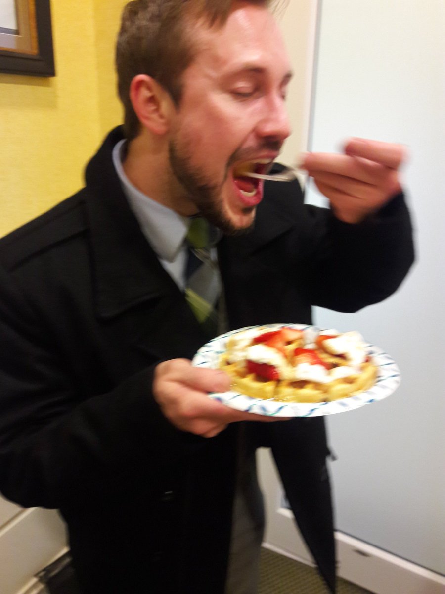 nanperusse8's tweet photo. We appreciate our #VBInhouse team a "waffle" lot #vbinthehouse #workfamily @DiamondsResorts @hawaniaga @istayvacationed @quincy_wm https://t.co/QvfphpC64J