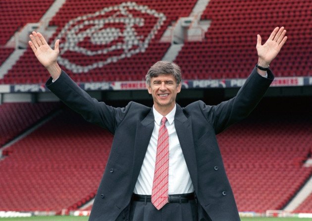 Berbagai pelatih top datang silih berganti ke Liga Primer Inggris, tapi gelar The Invincible tetap milik beliau seorang.