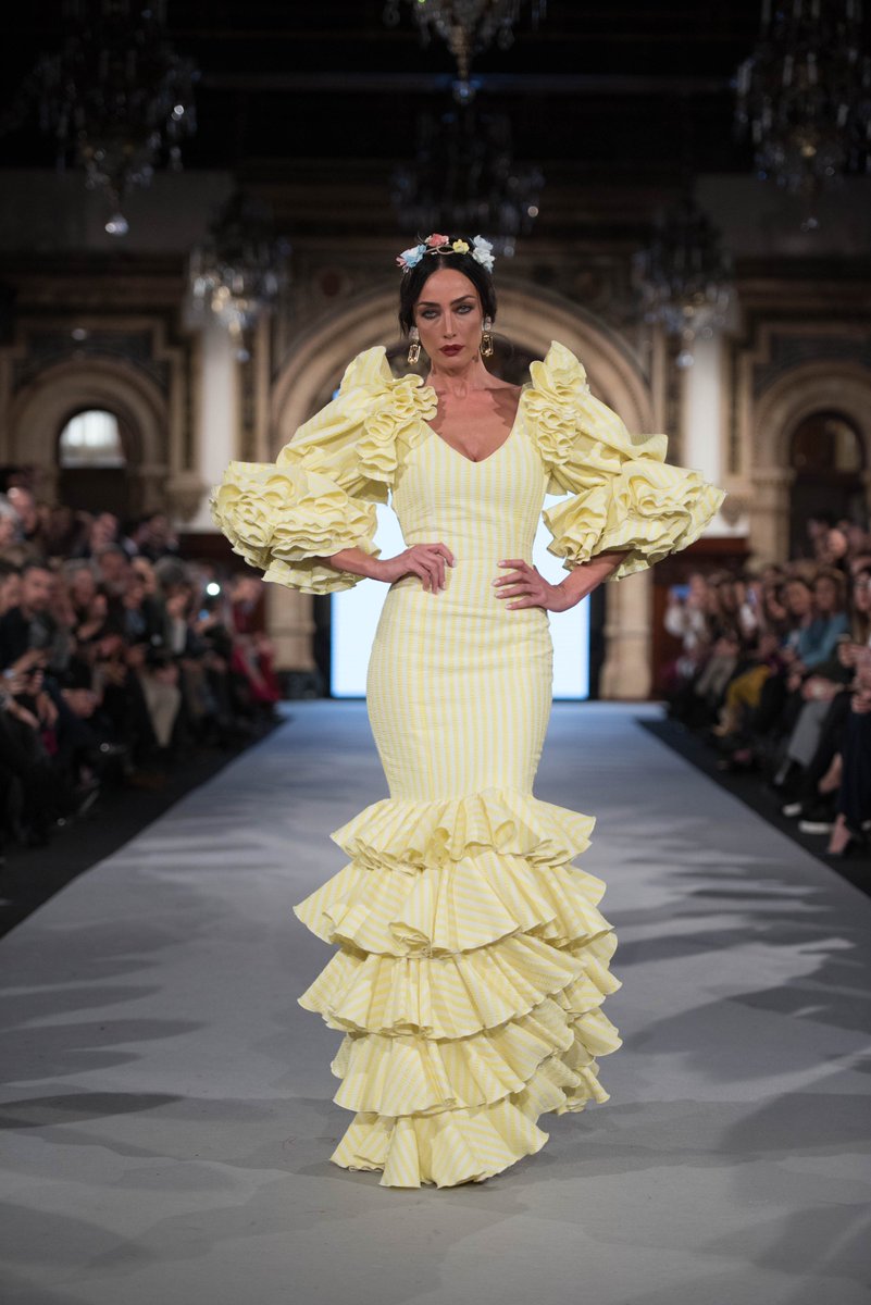flamencuraweb's tweet photo. 11 defiles, más de 220 diseños y más de 13 horas de pasarela. Ya en la web la crónica del sábado de @WeLoveFlamenco.
https://t.co/fV1zYdzSS7

#modaflamenca #modaflamenca2018 #flamenca #flamencas #flamenco #weloveflamenco  #weloveflamenco2018 #wlf2018 #wlf18 https://t.co/c9JxH7HkFX