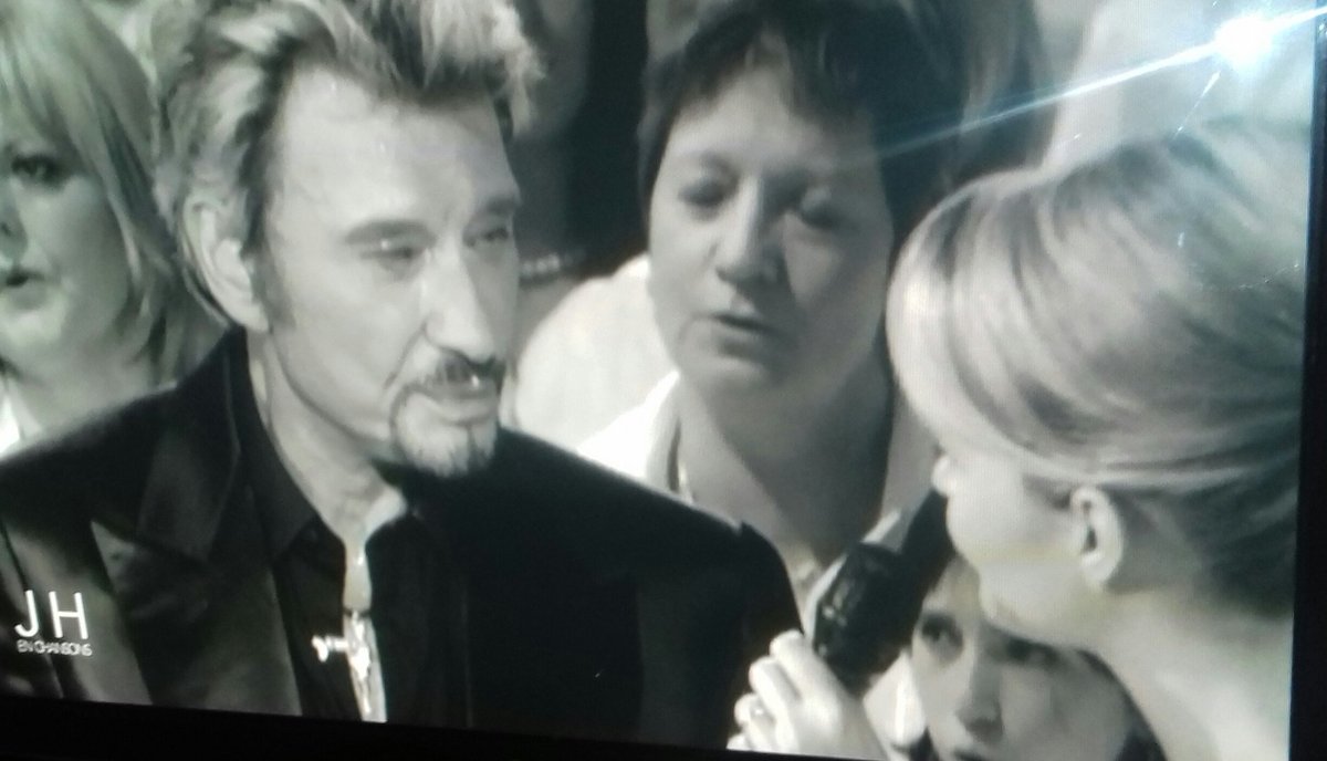 jogabi69's tweet photo. Tellement d'amour dans vos yeux Laeticia et ton homme..C'était un beau moment de télévision ce duo..N'oublies pas chère Laeticia qu'on t'aime très fort 🌹💖🌹💖
#LaeticiaOnTaime 😍❤
#JohnnyOnTaime 😍❤ https://t.co/NJbFZE2Ym3