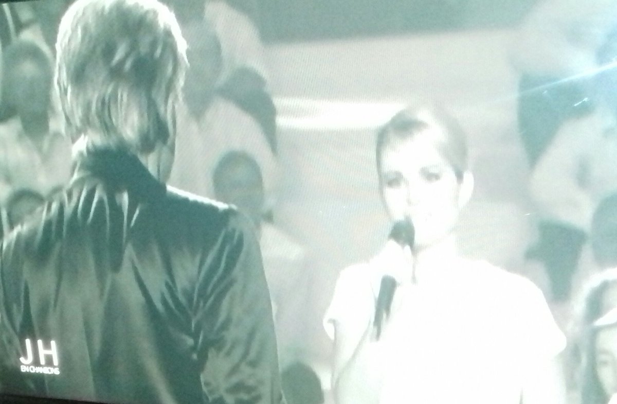 jogabi69's tweet photo. Tellement d'amour dans vos yeux Laeticia et ton homme..C'était un beau moment de télévision ce duo..N'oublies pas chère Laeticia qu'on t'aime très fort 🌹💖🌹💖
#LaeticiaOnTaime 😍❤
#JohnnyOnTaime 😍❤ https://t.co/NJbFZE2Ym3