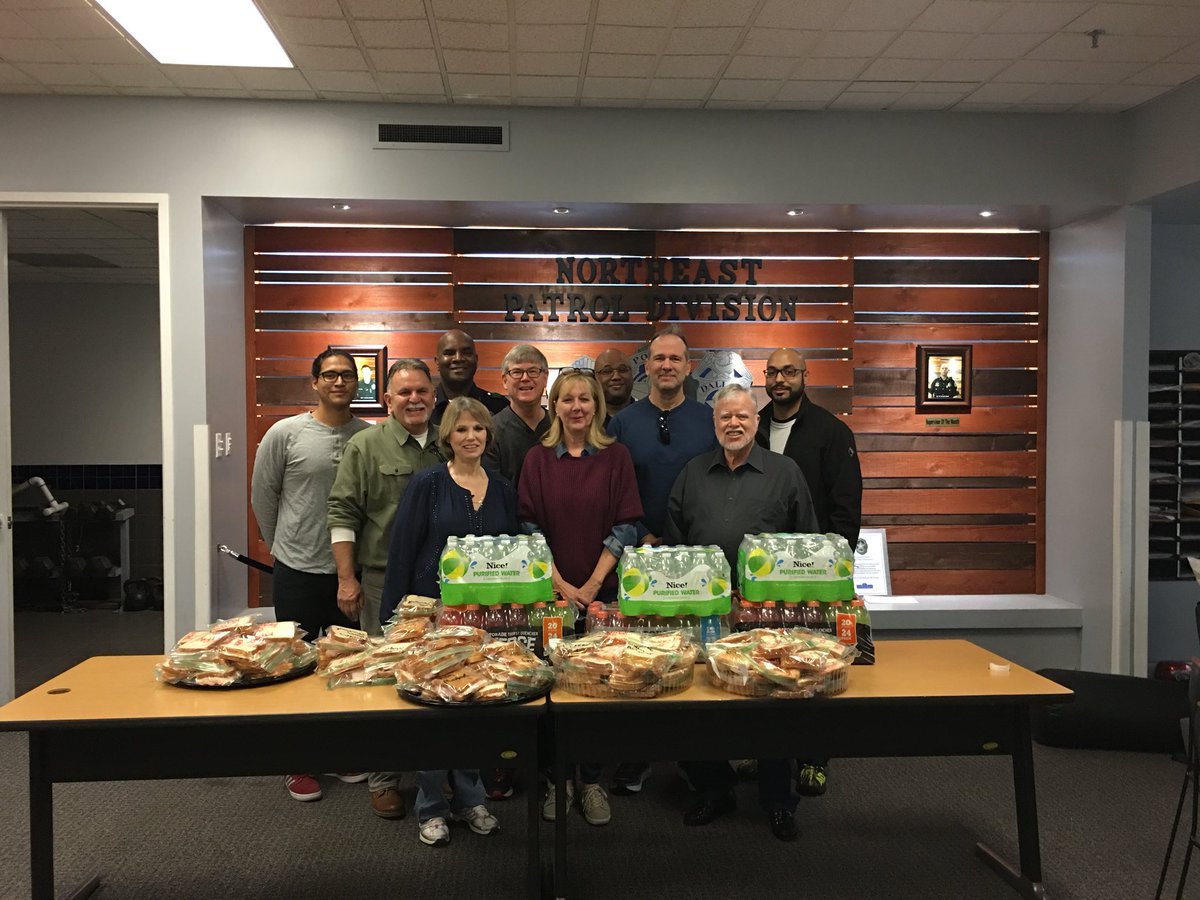 NENPODPD's tweet photo. Thanks you: Arrow Reprographics, whispering Hills NA n East wood NA for the Vols,drinks, n sandwiches. #DallasPal #Golden Gloves @DallasPD @DPDMoore @ChiefHallDPD Bervin https://t.co/4jEeOLC9Vy