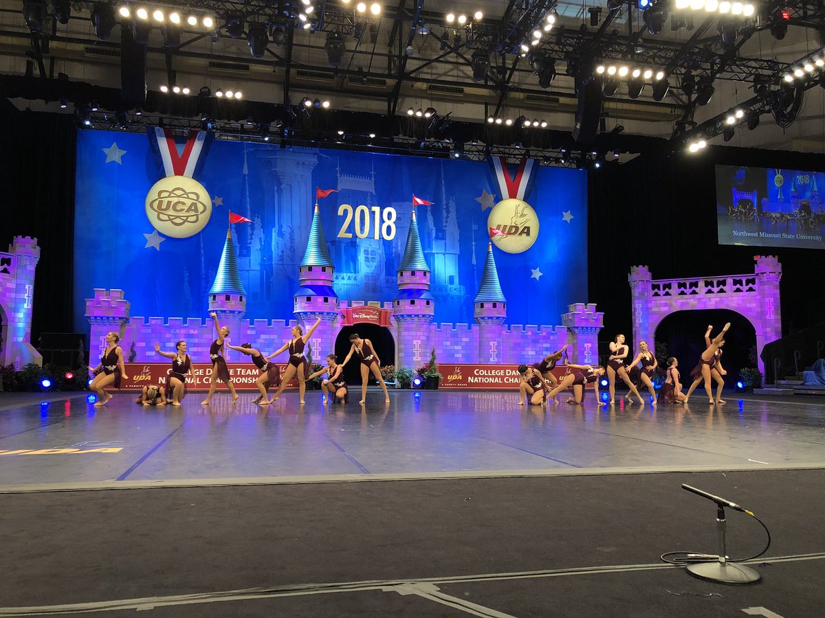 Loved this intricate line work from <a href="/BearcatSteppers/">Bearcat Steppers</a> in Open Jazz Finals! #UDAnationals