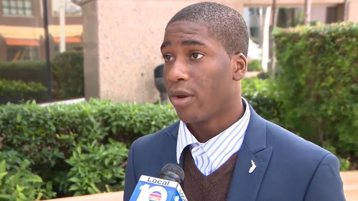 Staffer for Fort Lauderdale mayoral candidate accused of vandalizing signs bit.ly/2r7pD8K https://t.co/7o1g7Zr4fl