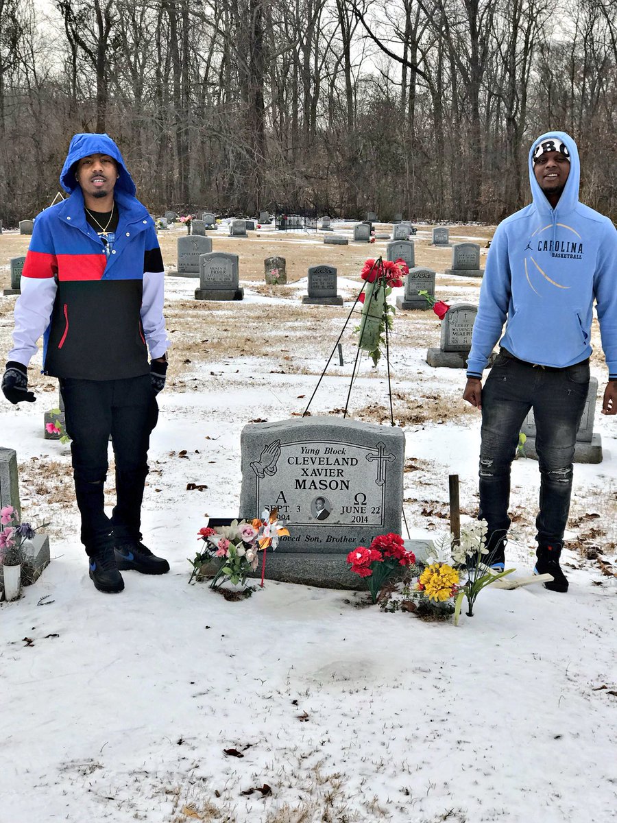 MacDeboStackz's tweet photo. SO MANY NIGHTS I REPLAYED DAT NIGHT 🤦🏽‍♂️ IM WIT DA SAME NIGGAS I STARTED WIT 👼🏽 #RIPBLOCK #YBG https://t.co/KI9iJFWMpr