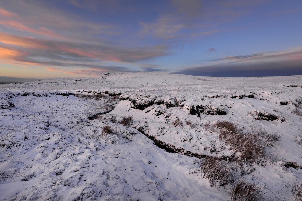 SummerStrevens's tweet photo. #OTD in 1674 on #BleaklowHill #Derbyshire a couple from the nearby village of #Hope fell victim to the harsh weather. Their bodies were not discovered until the #SpringThaw the following May, & to save the fuss & effort of a funeral they were buried where they lay. #FrozenToDeath https://t.co/ozBWLng229