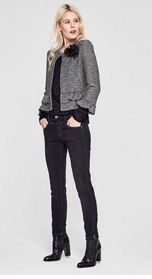 InekeMode's tweet photo. Tweed blazer &amp; Black jeans is high fashion! ❤️ https://t.co/ZkQn1b7VAr