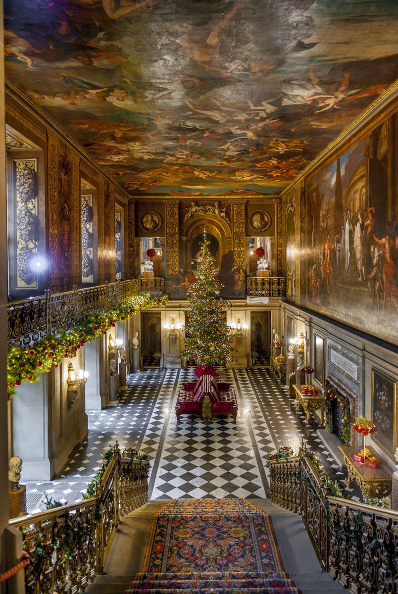 CastlesWorld's tweet photo. Chatsworth House is the seat of the Duke of Devonshire. It was built in 1552 by Sir William Cavendish and his wife Bess. https://t.co/vJxvxWnD9t
