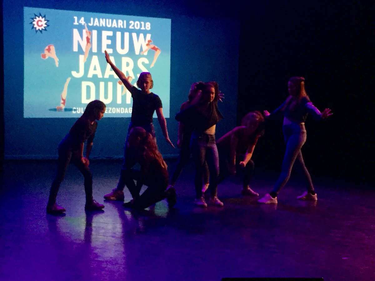 Genieten van de optredens #openpodium @Nieuwjaarsduik2018  @uckutrecht @kunstbendeUtrecht #jongtalent #muzuek #dans #theater #spokenword #film #expo #workshops