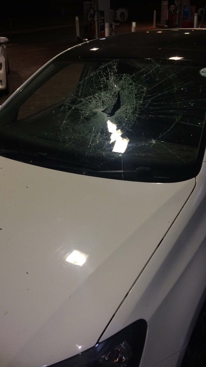_ArriveAlive's tweet image. Another rock throwing incident occurred now at 7:30pm in *Glen Anil (Old North Coast Rd at the Bridge just passed Umhlanga Curry Bar and Santos Hardware)* heading towards Phoenix. #ArriveAlive @EMERGCONTROL @SAPoliceService