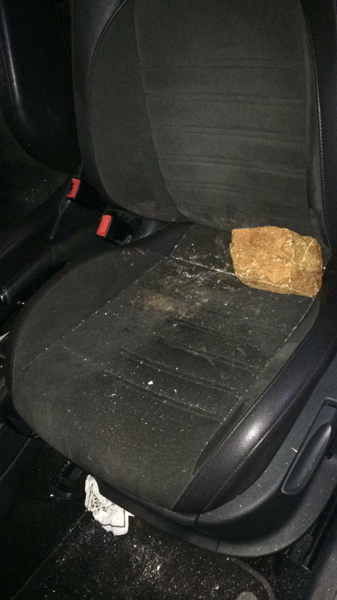 _ArriveAlive's tweet image. Another rock throwing incident occurred now at 7:30pm in *Glen Anil (Old North Coast Rd at the Bridge just passed Umhlanga Curry Bar and Santos Hardware)* heading towards Phoenix. #ArriveAlive @EMERGCONTROL @SAPoliceService