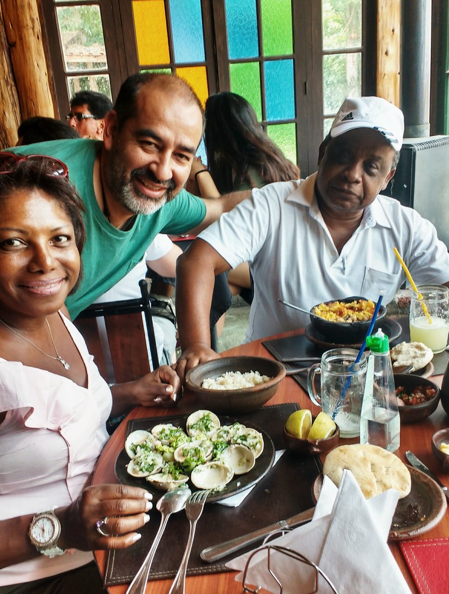 RestaurantKura's tweet photo. Y estos Amigos de #colombia #Cali comiendo #almejas #pasteldechoclos #chanchoalachicha #cocinachilenacriolla
#Curacavi #Ruta68 K33 https://t.co/Pe54cdfEiP