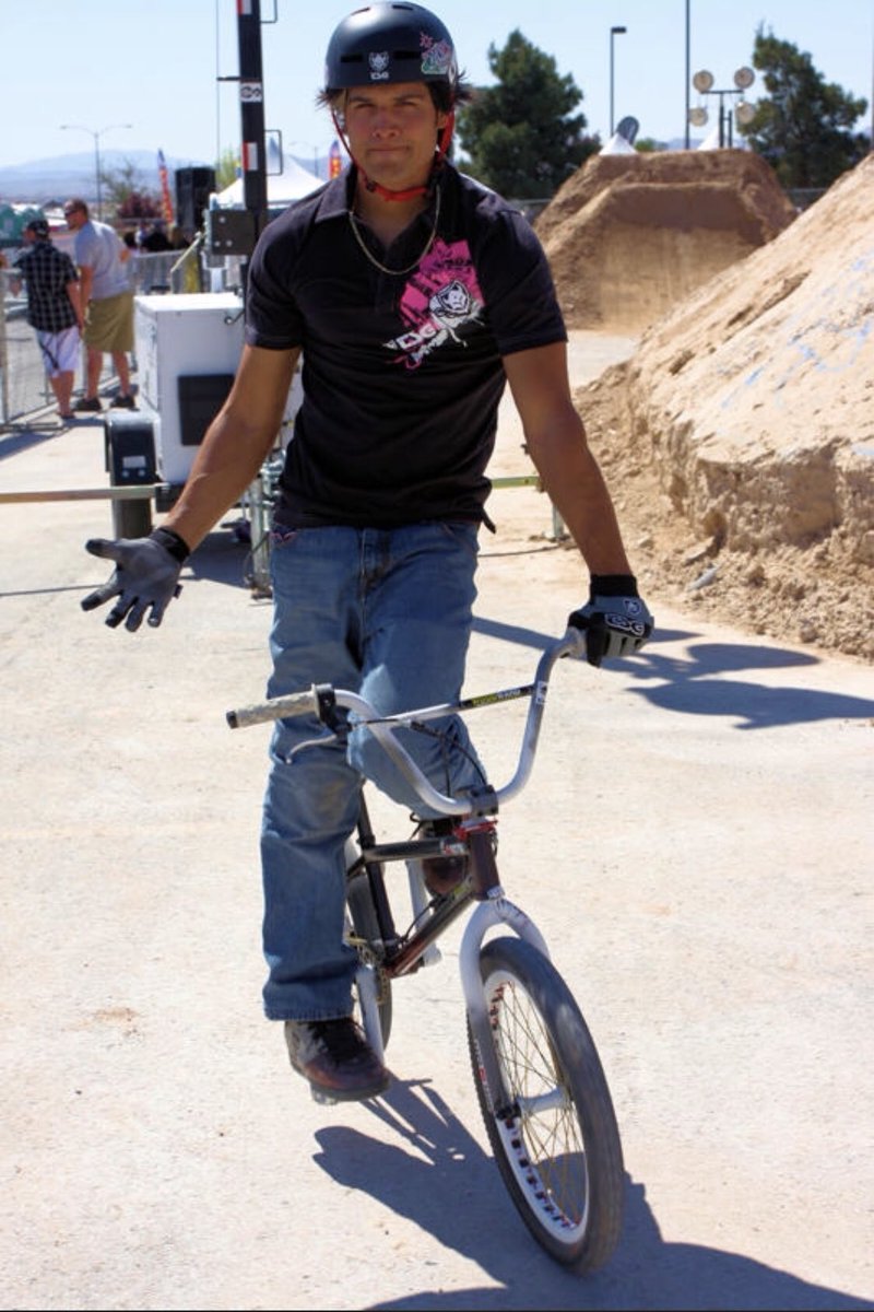 Ricardo_Laguna's tweet photo. #FBF on #SundayFunday from @extremething #FlipWhip and I believe @metzmedia shoot this πΈπ€
β’
β’
β’
#clarkcounty #vegas #bmx #bmxcompetition #dirtjumps #extremething #desertbreeze #backflip #tailwhip #helmet #dirtlife #bmxlife #bmxphoto #bikelife https://t.co/kPpbgvXtrW