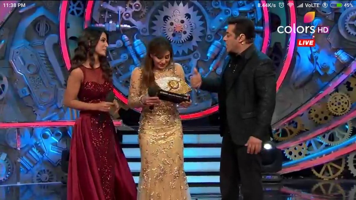 SirJadeja's tweet photo. Shilpa Shinde Wins #BiggBoss11. Undoubtedly Much Deserved Winner. Kudos To Her &amp; Her Fans. 💪🙏🇮🇳 

#BiggBoss11Winner #BB11Finale #BB11 #ShilpaShinde https://t.co/Rj5WCVU9dG