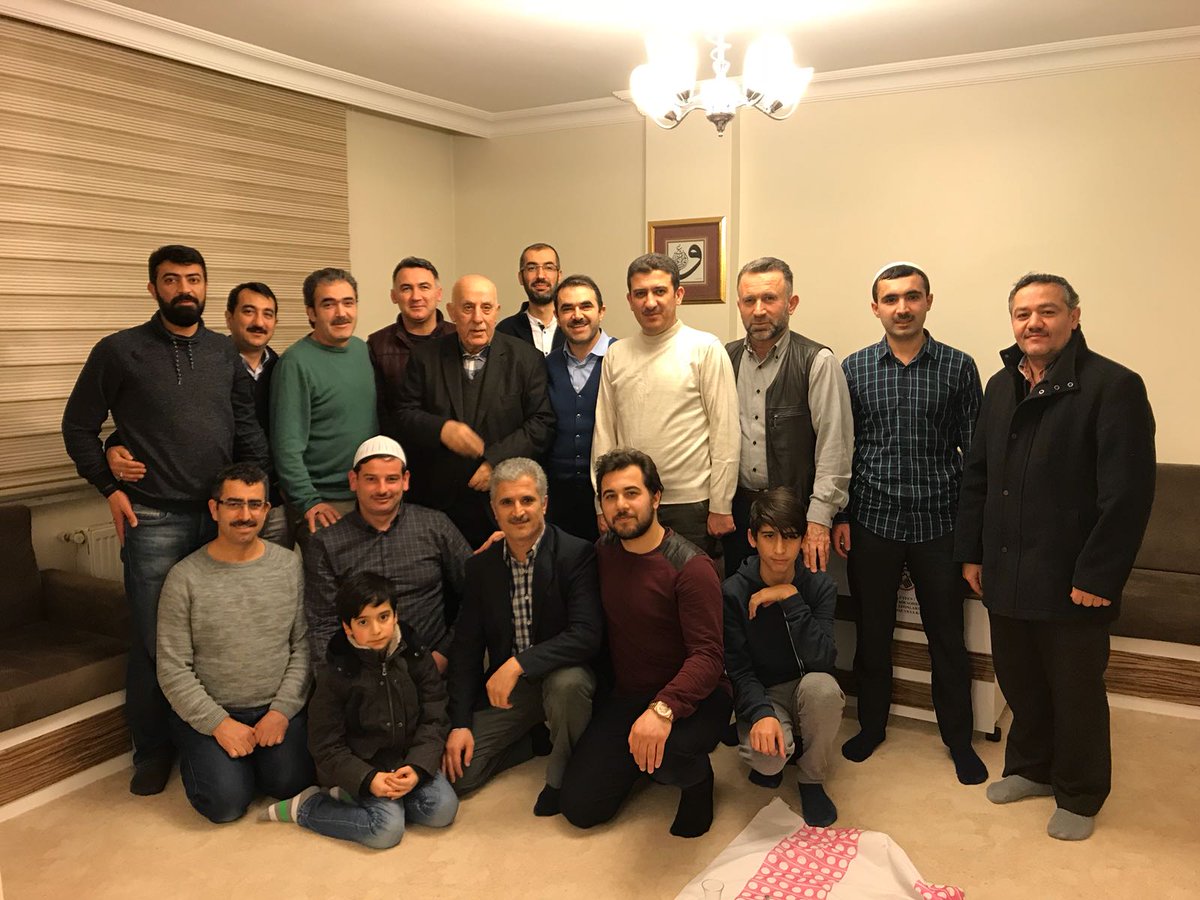 Necati Kurşunluoğlu abimiz derneğimizi şenlendirdi. İstifadeli bir sohbet oldu. Kendisinden Allah razı olsun, Allah hayırlı uzun ömürler nasip etsin. Amin..