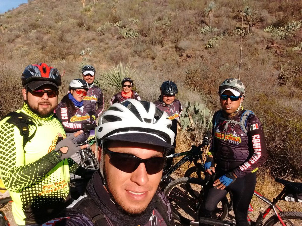 ComanchesMTBMx's tweet photo. Ayer prdaleando en Ciudad Juarez, Durango!! 
Buenas experiencias con grandes amigos!
#mtblife #mtb #cyicling #biker #bikers #MountainBike #mountainbiking #friends #amigos #bicicleta #veredeando! #Durango #VillaJuarez https://t.co/vY69XGEuyy