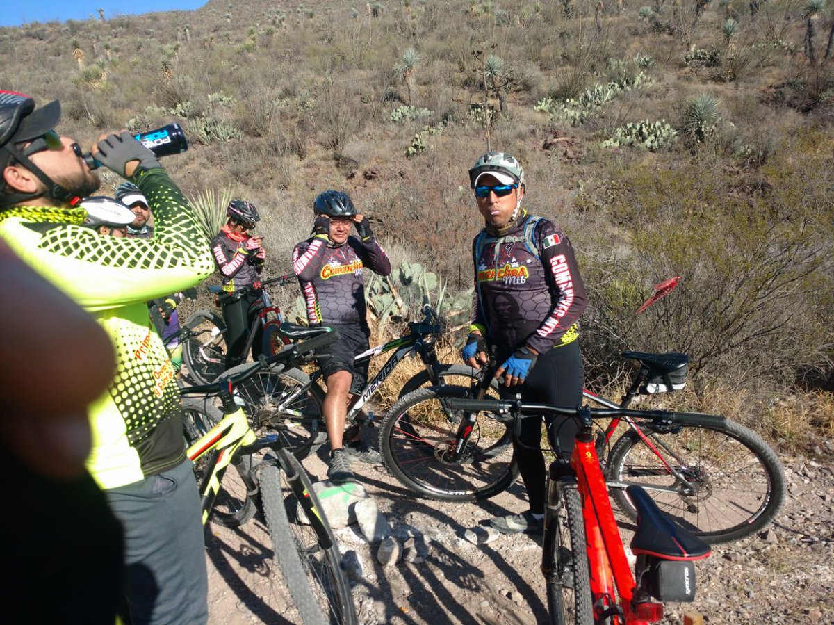 ComanchesMTBMx's tweet photo. Ayer prdaleando en Ciudad Juarez, Durango!! 
Buenas experiencias con grandes amigos!
#mtblife #mtb #cyicling #biker #bikers #MountainBike #mountainbiking #friends #amigos #bicicleta #veredeando! #Durango #VillaJuarez https://t.co/vY69XGEuyy