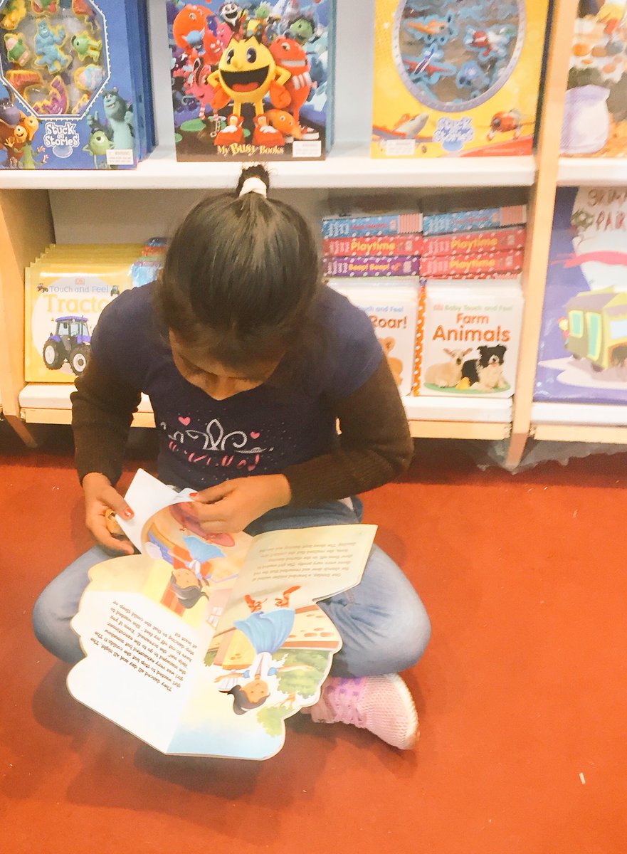 aquilbusrai's tweet photo. Oh the love of books 😍... spent two leisurely afternoons during weekend at the World Book Fair in Delhi ... lovely collection... enjoyed browsing n buying 👌👌#WorldBookFair2018 #booklovers https://t.co/EvpJloUHZ0
