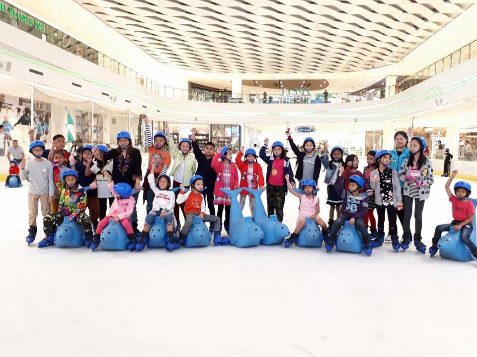 IceBusiness's tweet photo. Successful weekend on the ice! #icerink #iceskating #thailand #funonice Interested in building an ice rink? Write us: https://t.co/34ykX3CLpw https://t.co/HHpPVfOLYe