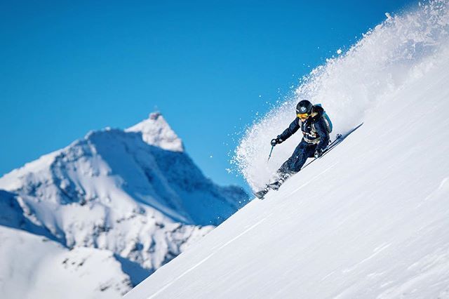 coberschneider's tweet photo. #Skiing with a view.
Rider: @sandralahnsteiner in @visitgastein 
Cam: @sonyalpha #alpha99ii &amp; #sony70400g2 https://t.co/D3RD5A3AmD https://t.co/4T5k8CABNU