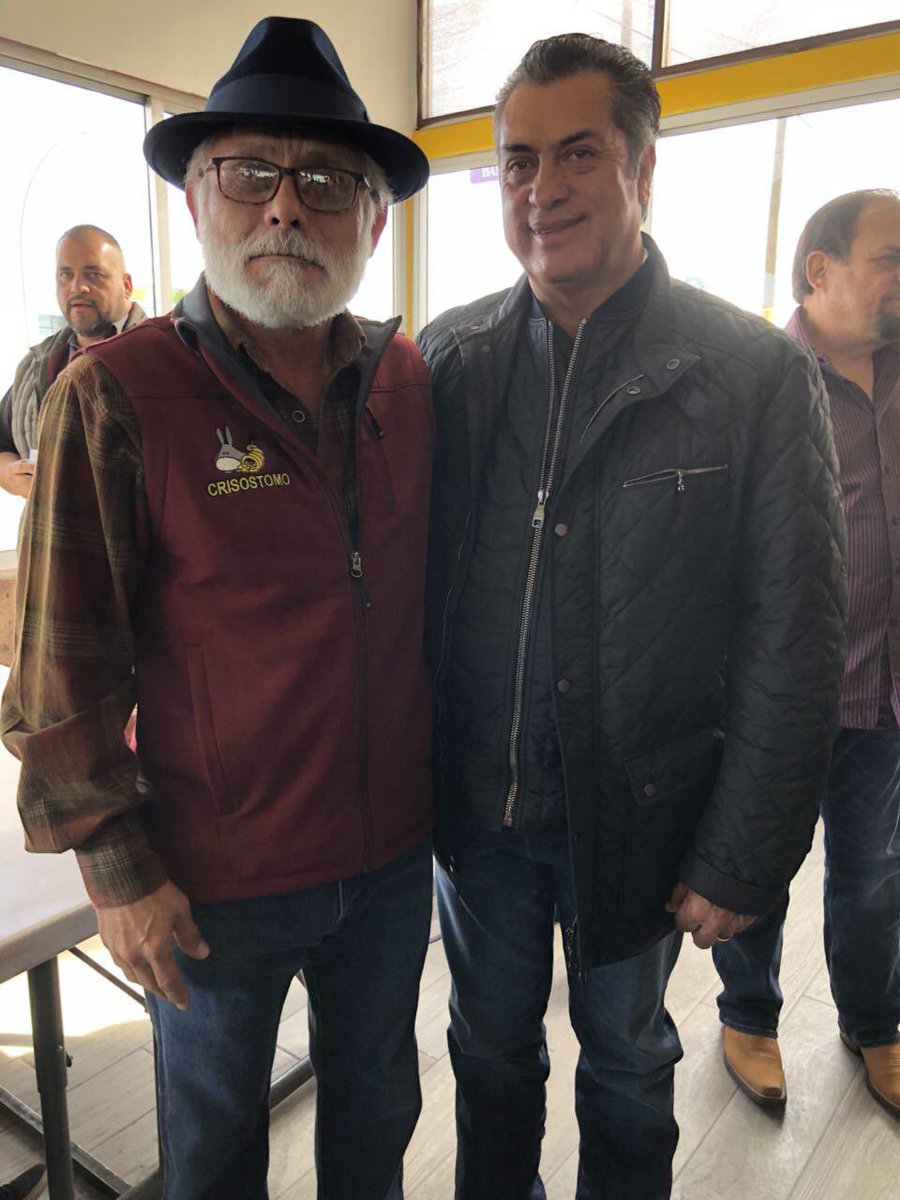 rob3e's tweet photo. @facufacundo vieron a Jaime duende con el bronco @JaimeRdzNL en cd Juárez https://t.co/NW3jXGNunt