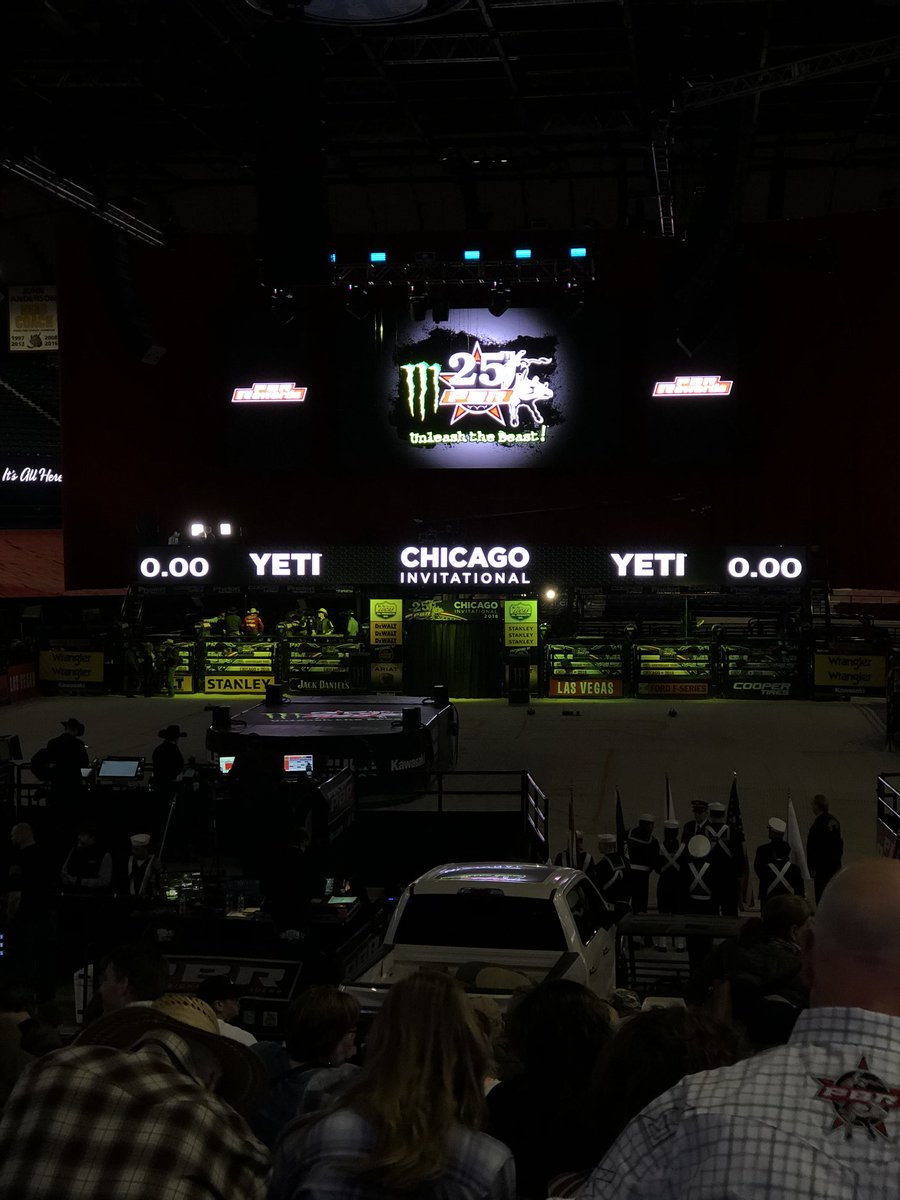 JulesSchlinsog's tweet photo. Man vs Beast on Championship Sunday @AllstateArena
#PBR
#BFTS
#ChicagoInvitational https://t.co/PtL93bkj4o
