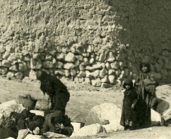 syria_throwback's tweet photo. Women at the Spring Water. Palmyra, #Syria, 1928. https://t.co/3mTb1Rjasy