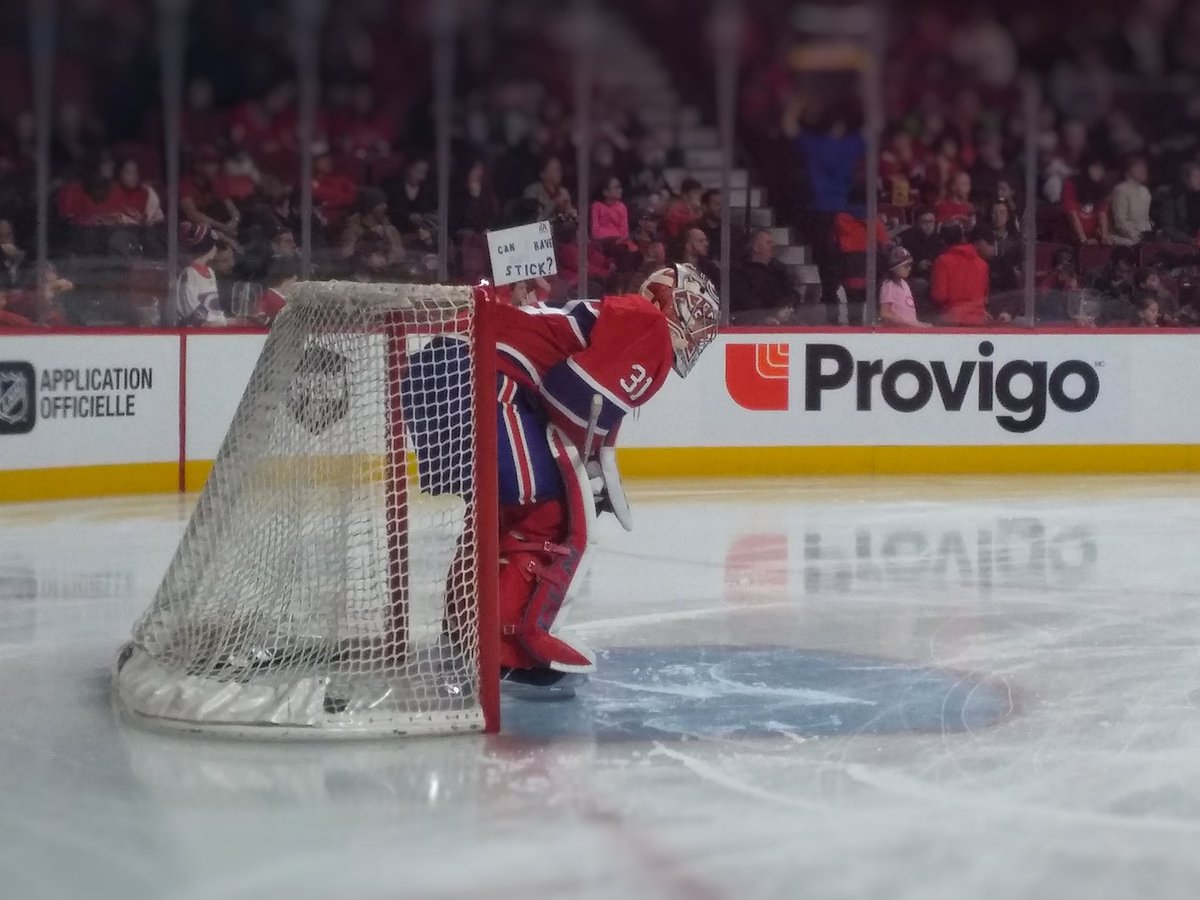Moog6664's tweet photo. #ProvigoHabsGo Fan Practice was a real treat. Thanks @CanadiensMTL. And thanks @ProvigoQc for the actual real treats. Yummy! https://t.co/qntQwtaD3s