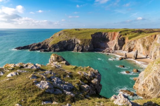 If walking is your cup of tea, pop the Pembrokeshire Coast on your bucket list. <a href="/visitwales/">Visit Wales 🏴󠁧󠁢󠁷󠁬󠁳󠁿</a> bit.ly/2Cv4Pt5