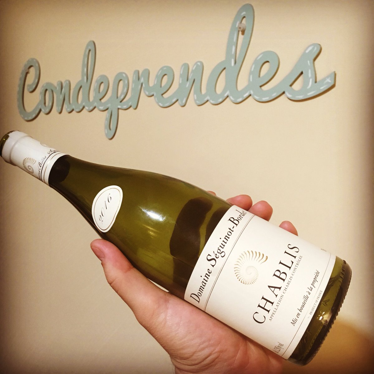 CondePrendes's tweet photo. La elegancia y la finura de este Chablis de Domaine Séguinot Bordet inundan la copa en cada suspiro. #condeprendes #chablis #domaineseguinotbordet #chardonnay #borgoña #bourgogne #seguinotbordet https://t.co/PjSWaxZp61