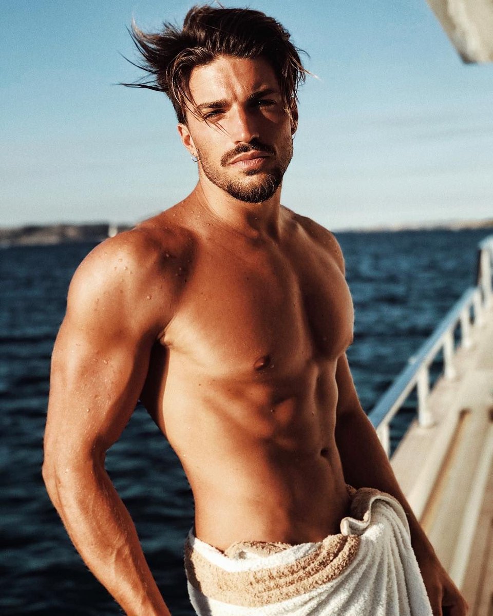 TylerLachowski's tweet image. Aquele banho de sol #SeductiveSunday