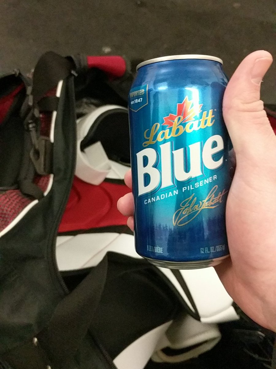 Marbwire's tweet image. Game delayed an hour, I know what to do!  @LabattUSA #cheerstohockey #getmounted